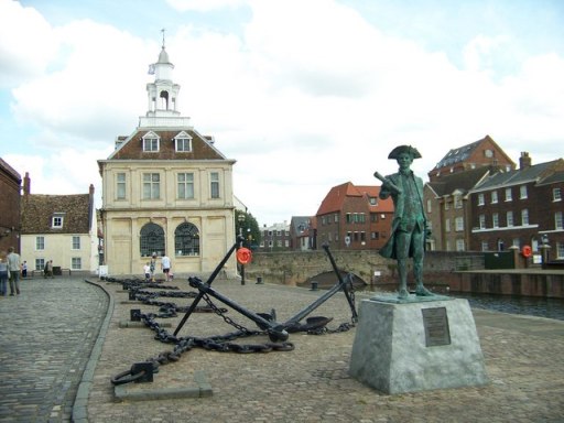 An image of a statue of Captain Vancouver outside The Custom House, King's Lynn